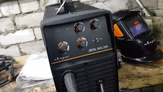 Очеридной ништяк Сварочный аппарат Сварог REAL MIG 200 (N24002N) BLACK распаковка